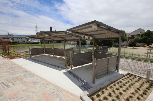 物件内観写真4　(駐輪場)