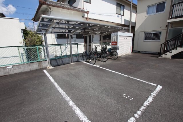 物件内観写真4　(駐輪場)