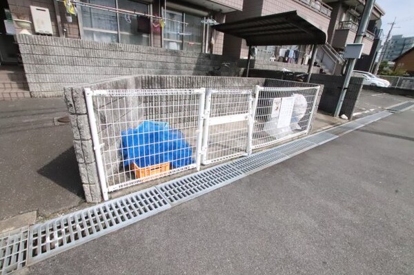 建物設備(敷地内ゴミ置き場)