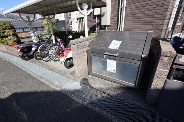 建物設備(敷地内ゴミ捨場)