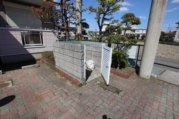 建物設備(敷地内ゴミ捨場)