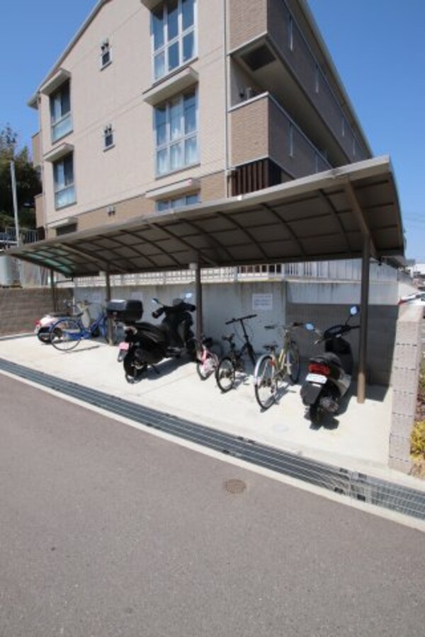 建物設備(駐輪場)