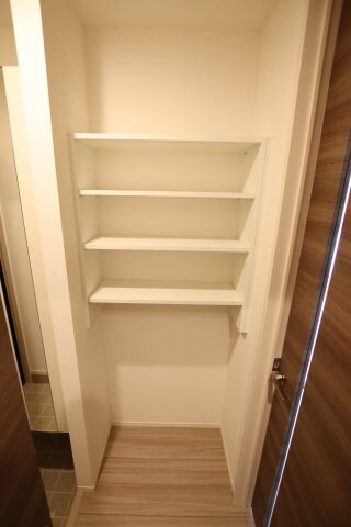 物件内観写真9　(玄関収納)