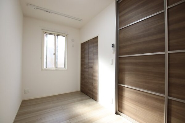 寝室(TVモニターホン)