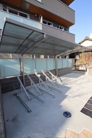 物件内観写真4　(駐輪場)