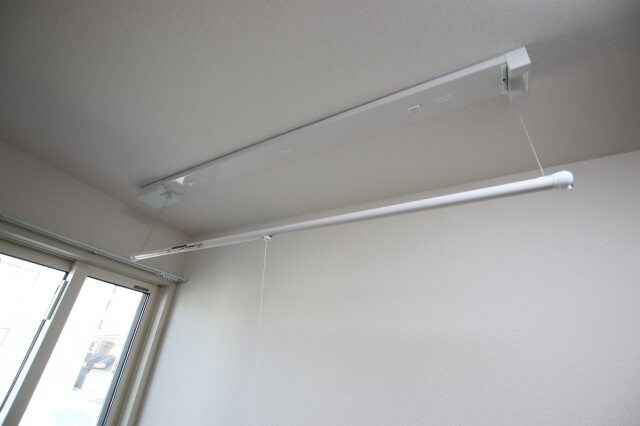 物件内観写真27　(室内物干し)