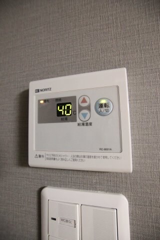 物件内観写真13　(給湯器)