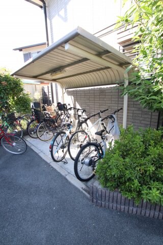 物件内観写真4　(駐輪場)