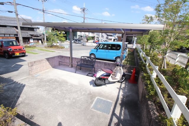 物件内観写真4　(駐輪場)