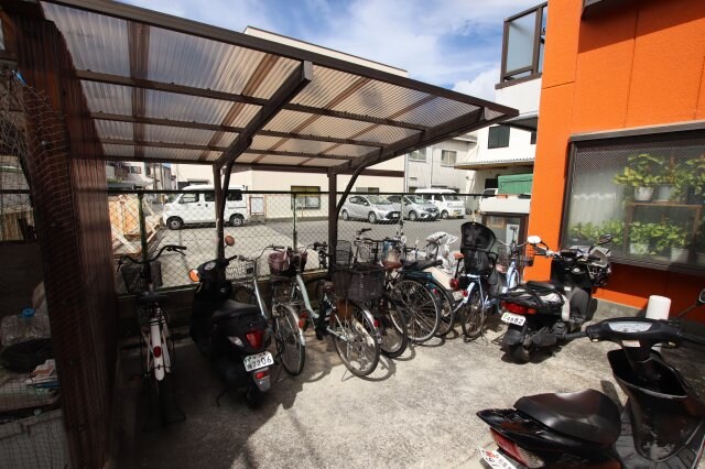 物件内観写真4　(駐輪場)