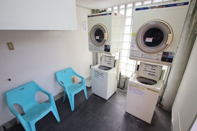 物件内観写真5　(コインランドリー)