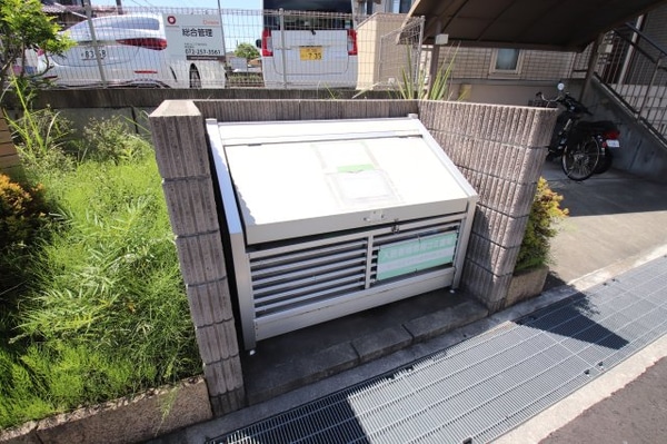 建物設備(敷地内ゴミ捨場)