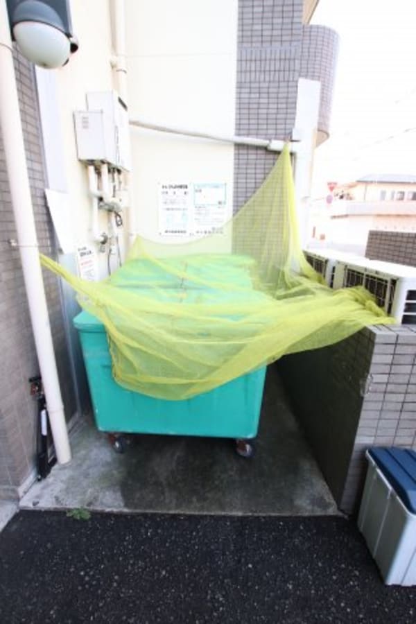 建物設備(敷地内ゴミ捨場)