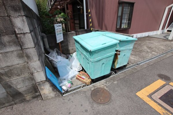 建物設備(敷地内ゴミ捨場)