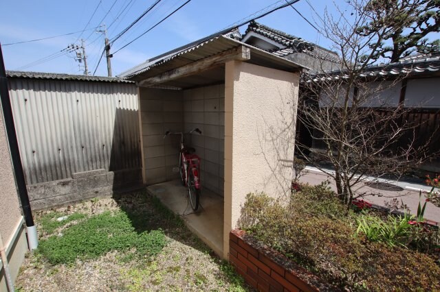 物件内観写真4　(駐輪場)