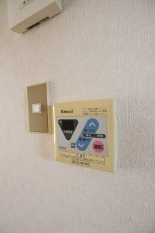 物件内観写真14　(給湯器リモコン)