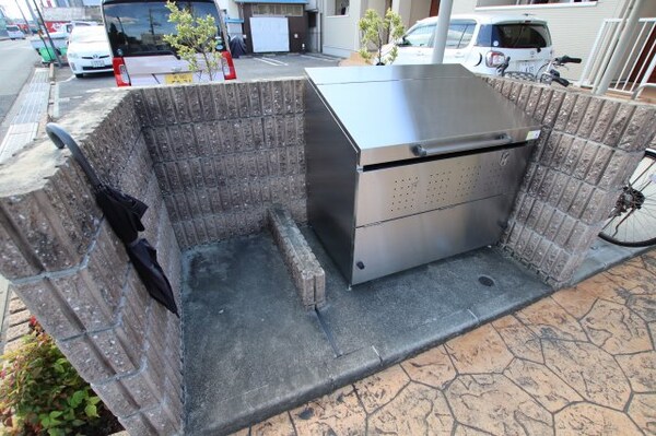 建物設備(敷地内ゴミ捨場)