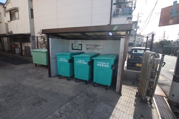 建物設備(敷地内ゴミ捨場)