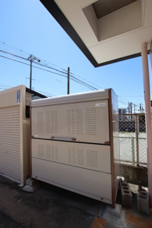 建物設備(敷地内ゴミ捨場)