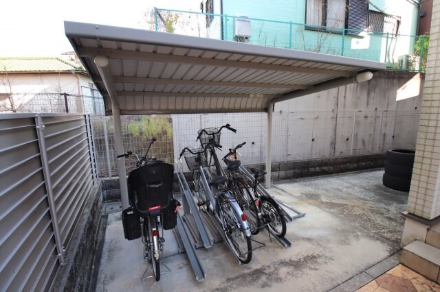 物件内観写真4　(駐輪場)