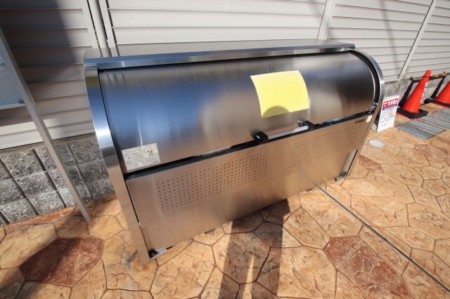 物件内観写真5　(敷地内ごみ置場)