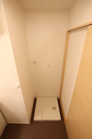 物件内観写真11　(室内洗濯機置場)