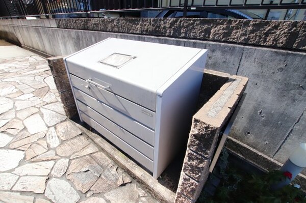 建物設備(敷地内ゴミ捨場)