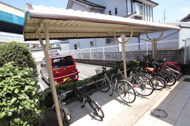 物件内観写真4　(駐輪場)