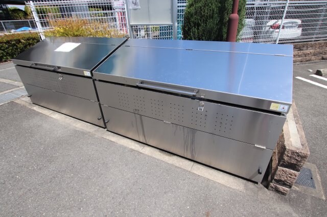 物件内観写真5　(敷地内ゴミ置き場)