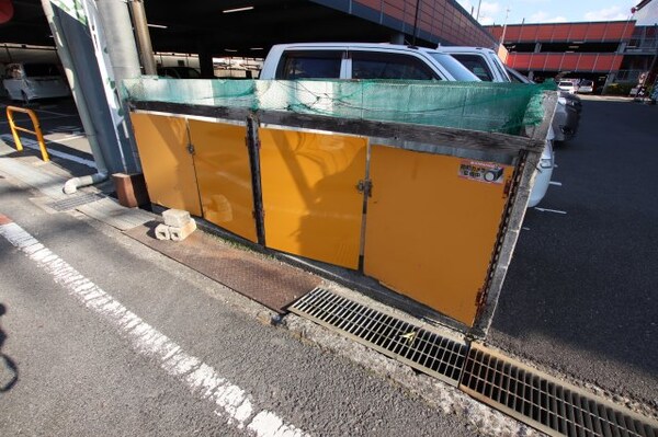 建物設備(敷地内ゴミ置き場)