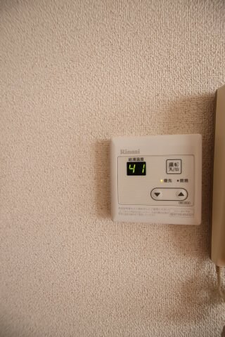 物件内観写真23　(給湯器リモコン)