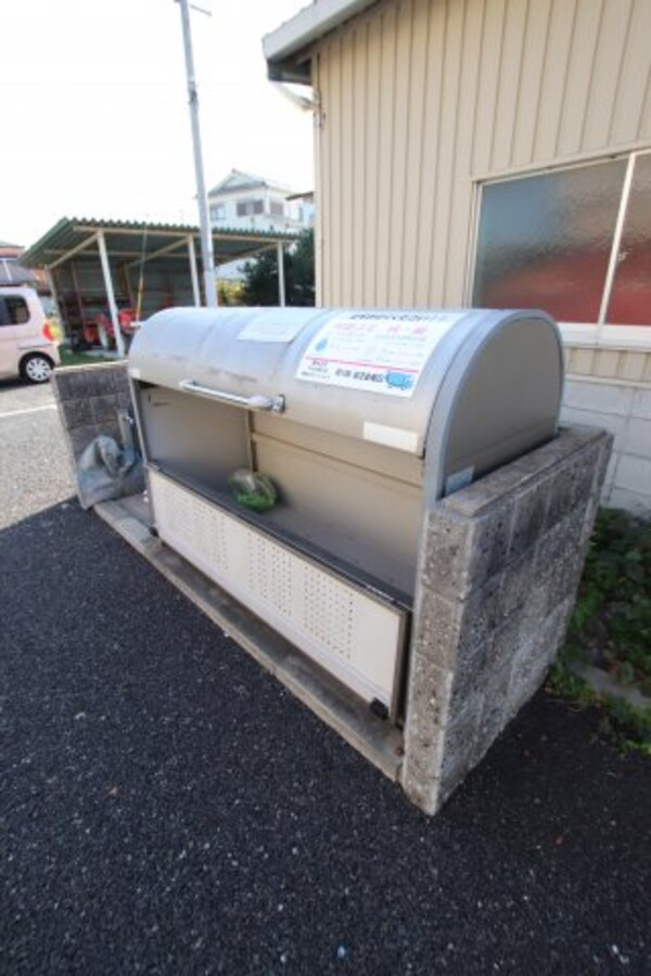 建物設備(敷地内ゴミ捨場)