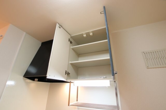 物件内観写真13　(吊戸棚)