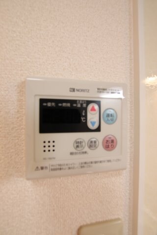 物件内観写真21　(給湯器リモコン)