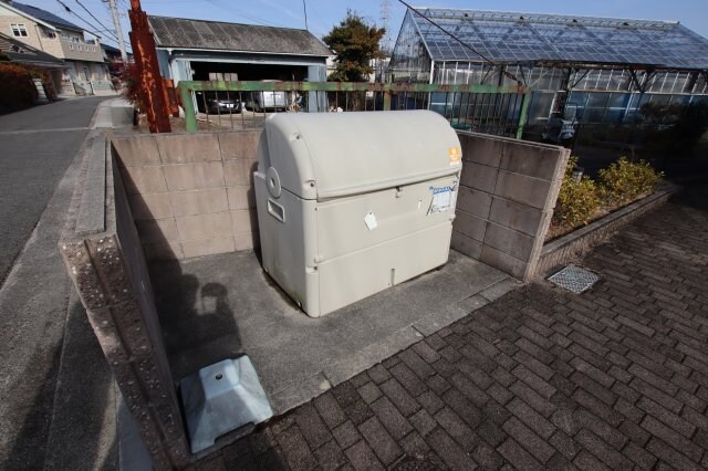 物件内観写真4　(ゴミ置き場)