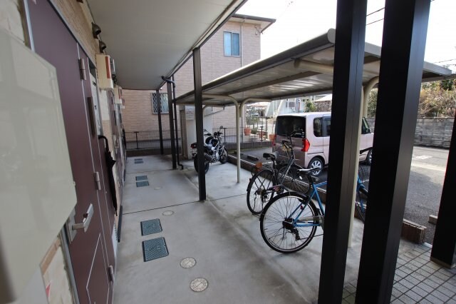 物件内観写真5　(駐輪場)