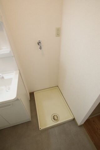 物件内観写真11　(室内洗濯機置場)