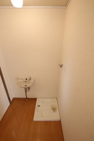 物件内観写真10　(室内洗濯機置場)