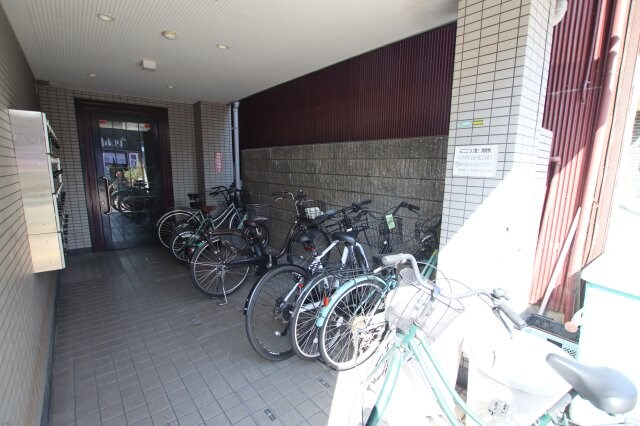 物件外観写真3　(自転車置き場)