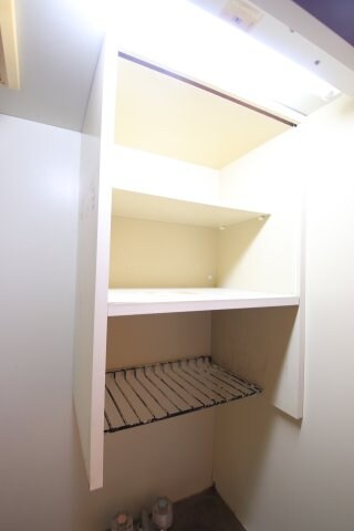 物件内観写真14　(吊戸棚)