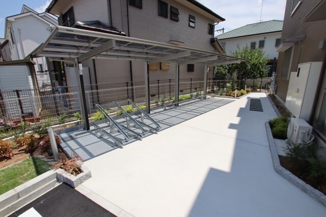 物件内観写真4　(駐輪場)