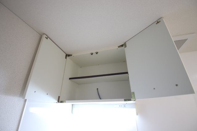 物件内観写真11　(吊戸棚)