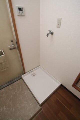 物件内観写真8　(室内洗濯機置場)