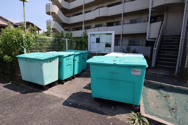 物件内観写真6　(敷地内ゴミ置き場)