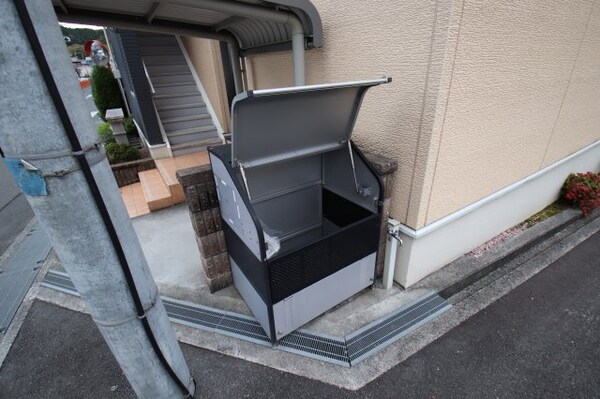 建物設備(敷地内ゴミ置き場)