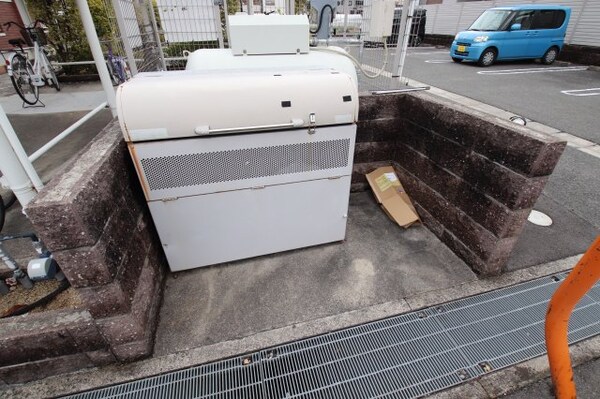 建物設備(敷地内ゴミ置き場)