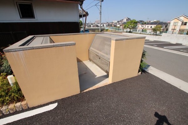 建物設備(敷地内ゴミ捨場)