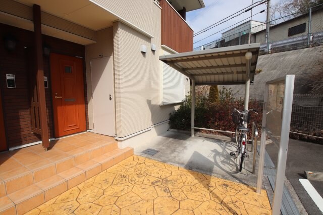 物件内観写真4　(駐輪場)