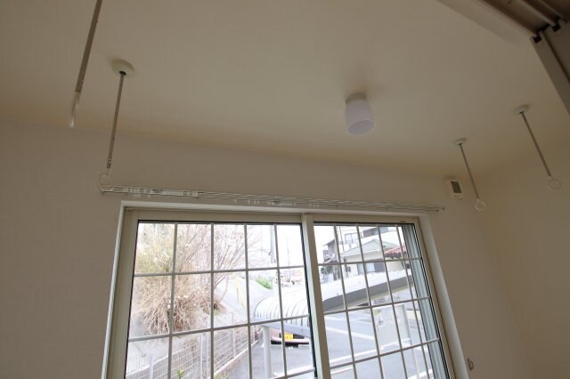 物件内観写真28　(室内物干し)