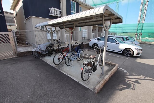 物件内観写真4　(駐輪場)